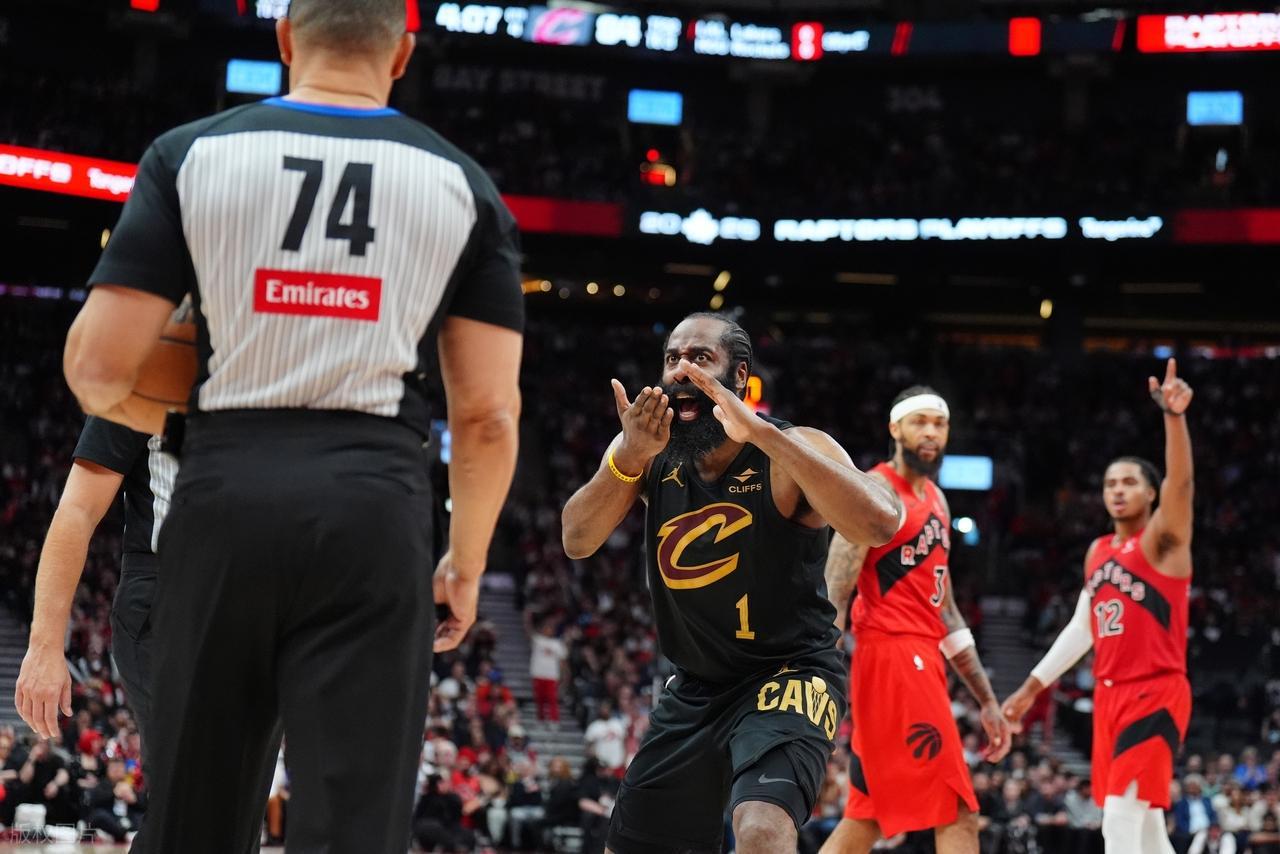 塔图姆轰30+11+7仍无缘日最佳，抱歉，文班打破NBA尘封22年的纪录